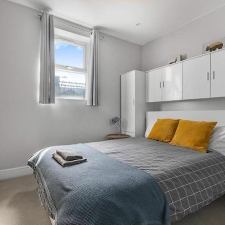 Brilliant 2 Bed Apartment - Spacious, Central & Well-Connected Londres Exterior foto