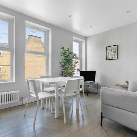 Brilliant 2 Bed Apartment - Spacious, Central & Well-Connected Londres Exterior foto