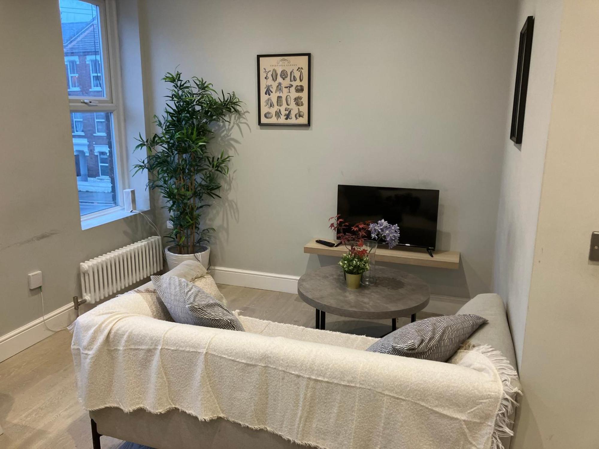 Brilliant 2 Bed Apartment - Spacious, Central & Well-Connected Londres Exterior foto