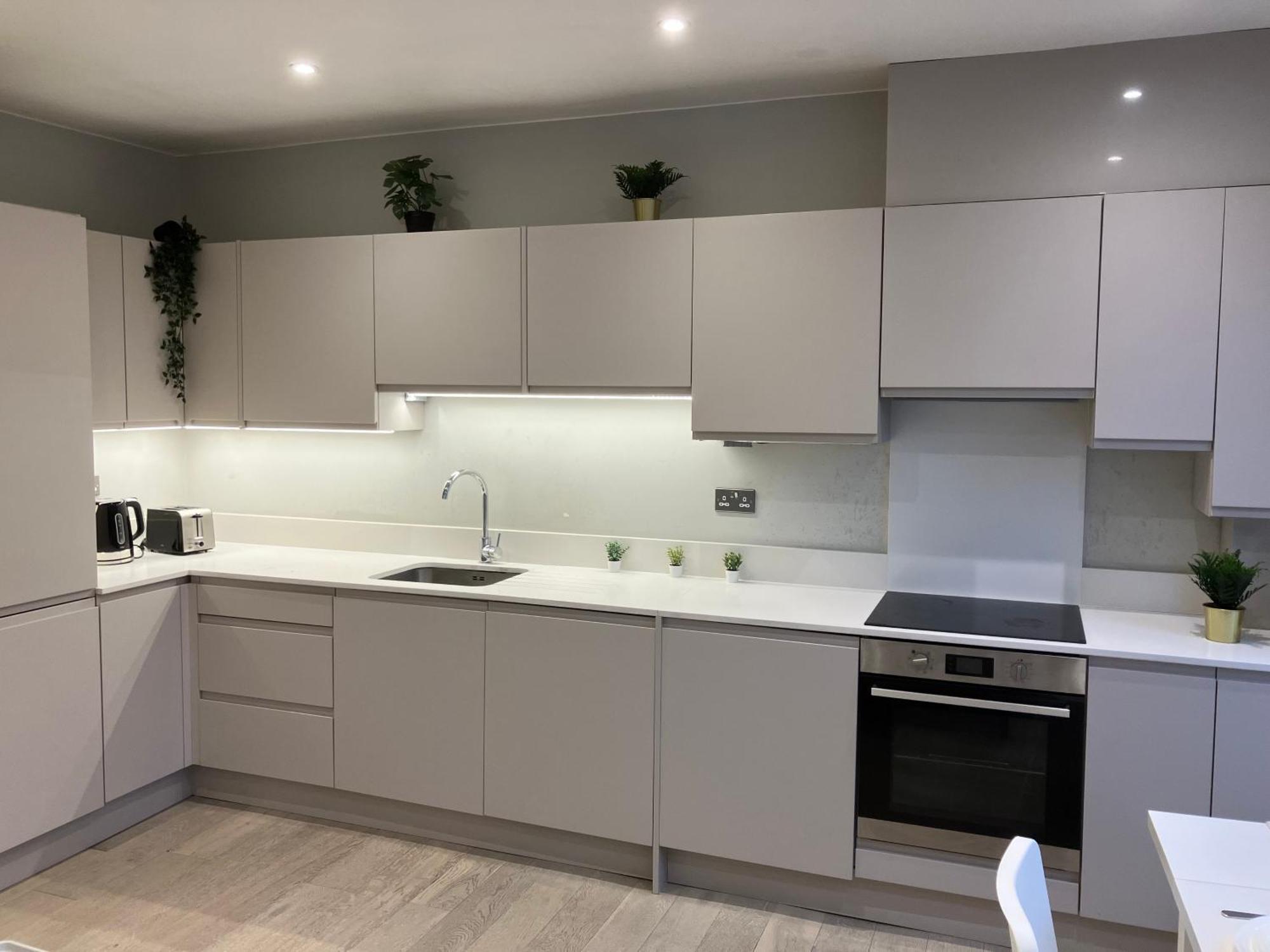 Brilliant 2 Bed Apartment - Spacious, Central & Well-Connected Londres Exterior foto