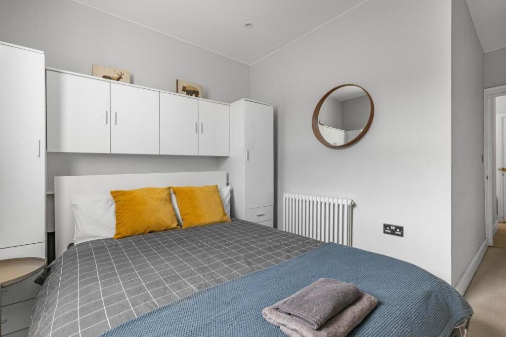Brilliant 2 Bed Apartment - Spacious, Central & Well-Connected Londres Exterior foto