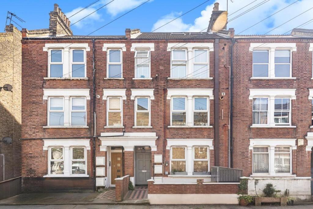 Brilliant 2 Bed Apartment - Spacious, Central & Well-Connected Londres Exterior foto